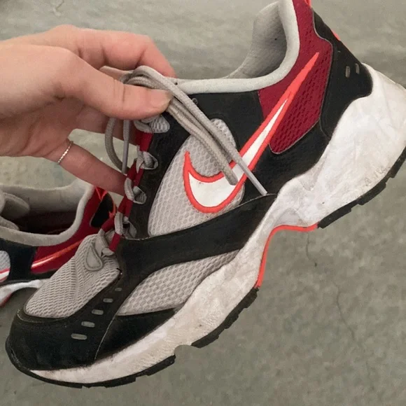 Nike shoes - Picture 2 of 5